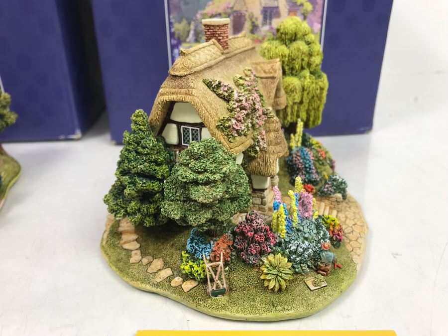 Pair Of Lilliput Lane Cottages 1997 'Green Gables' And 1997 'Canterbury Bells' With Boxes [Photo 19]