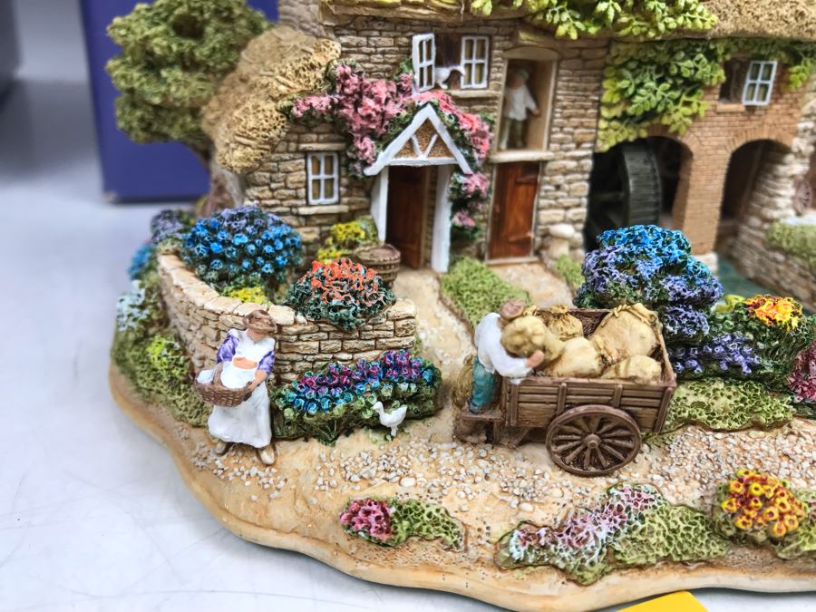Pair Of Lilliput Lane Cottages 1997 'Mangerton Mill' And 1997 'Summer Days' With Boxes [Photo 4]
