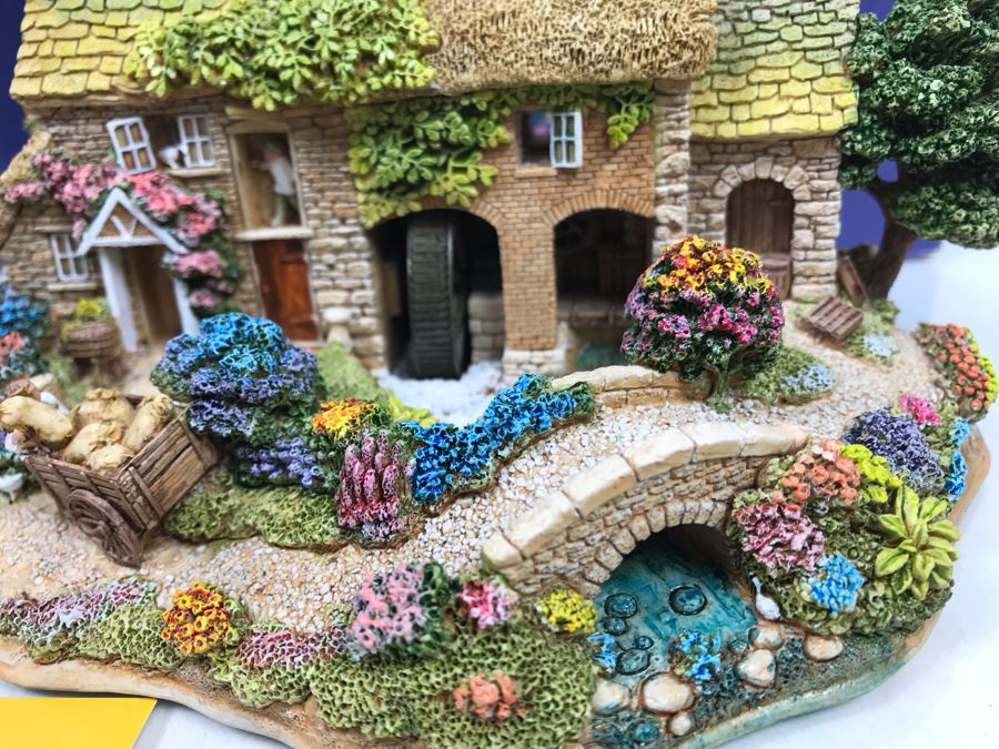 Pair Of Lilliput Lane Cottages 1997 'Mangerton Mill' And 1997 'Summer Days' With Boxes [Photo 6]