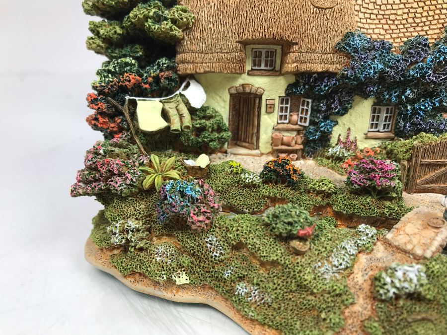 Pair Of Lilliput Lane Cottages 1997 'Mangerton Mill' And 1997 'Summer Days' With Boxes [Photo 15]