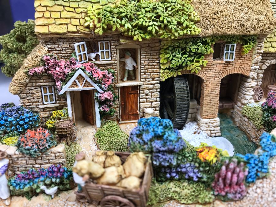 Pair Of Lilliput Lane Cottages 1997 'Mangerton Mill' And 1997 'Summer Days' With Boxes [Photo 5]