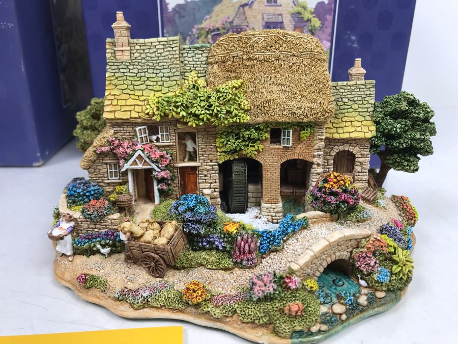 Pair Of Lilliput Lane Cottages 1997 'Mangerton Mill' And 1997 'Summer Days' With Boxes [Photo 3]