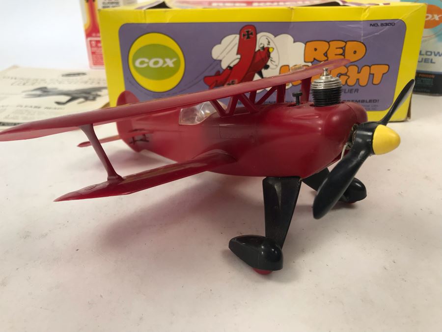 COX Red Knight Backyard Flier Gas Engine Powered Plane With Box - NO SHIPPING [Photo 6]
