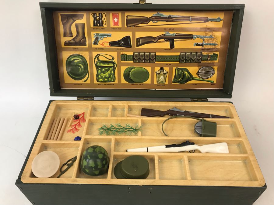 Vintage G.I. Joe Doll With Case, Accessories And Clothing [Photo 4]