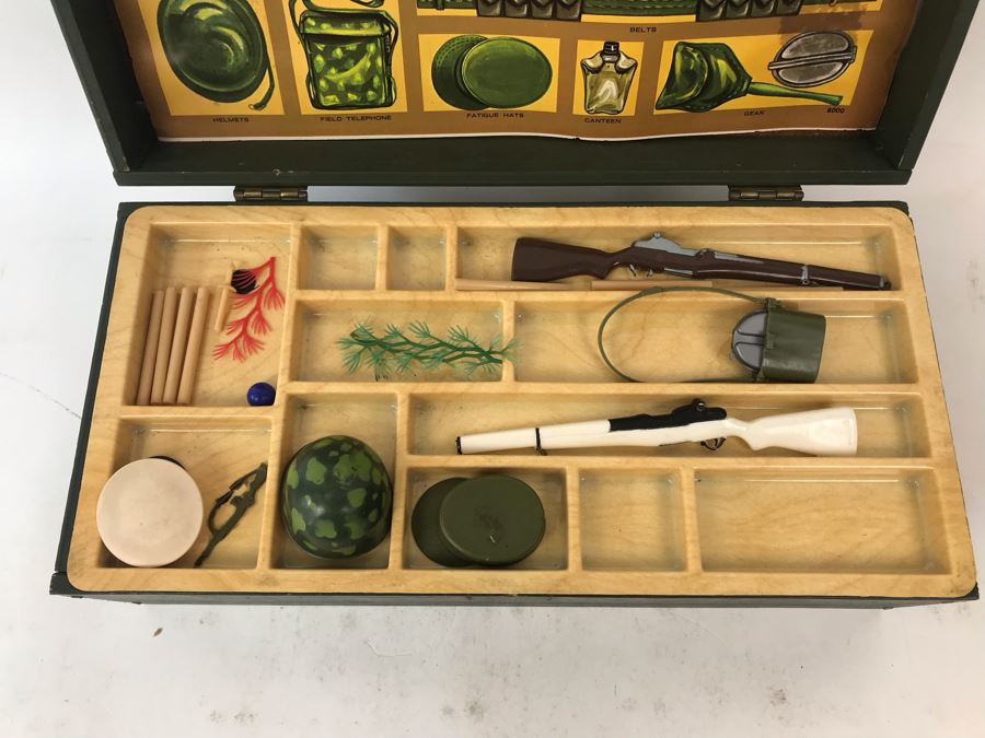 Vintage G.I. Joe Doll With Case, Accessories And Clothing [Photo 7]