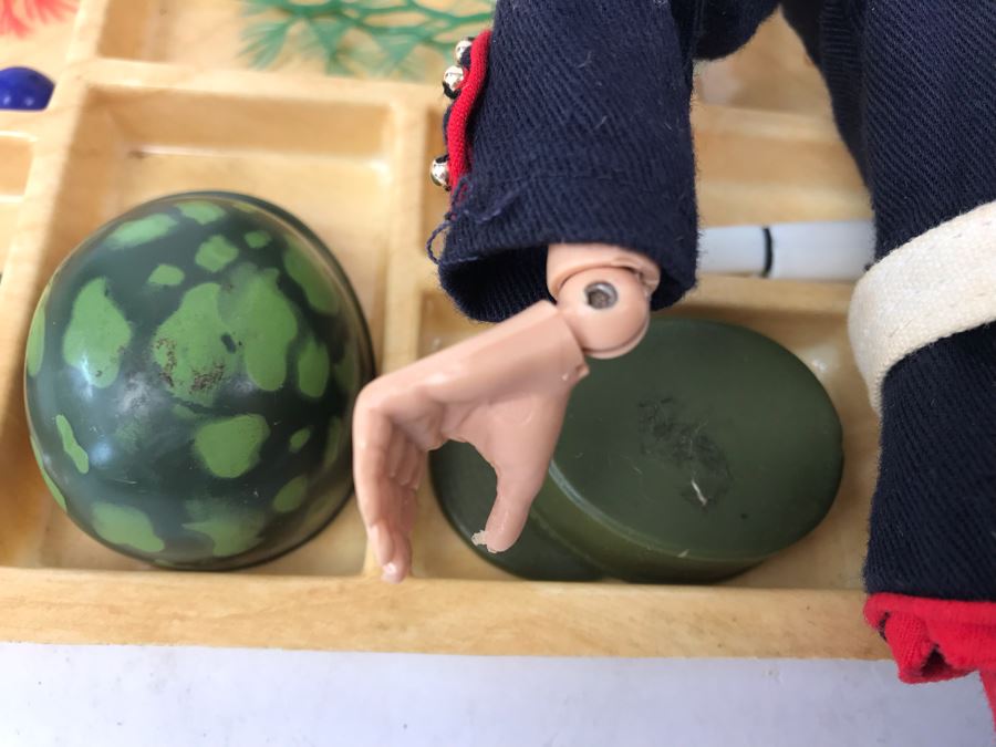 Vintage G.I. Joe Doll With Case, Accessories And Clothing [Photo 13]