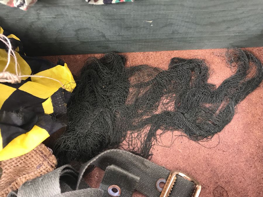 Vintage G.I. Joe Doll With Case, Accessories And Clothing [Photo 22]