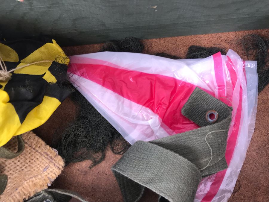 Vintage G.I. Joe Doll With Case, Accessories And Clothing [Photo 21]