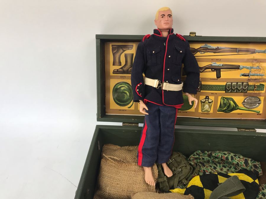 Vintage G.I. Joe Doll With Case, Accessories And Clothing [Photo 11]