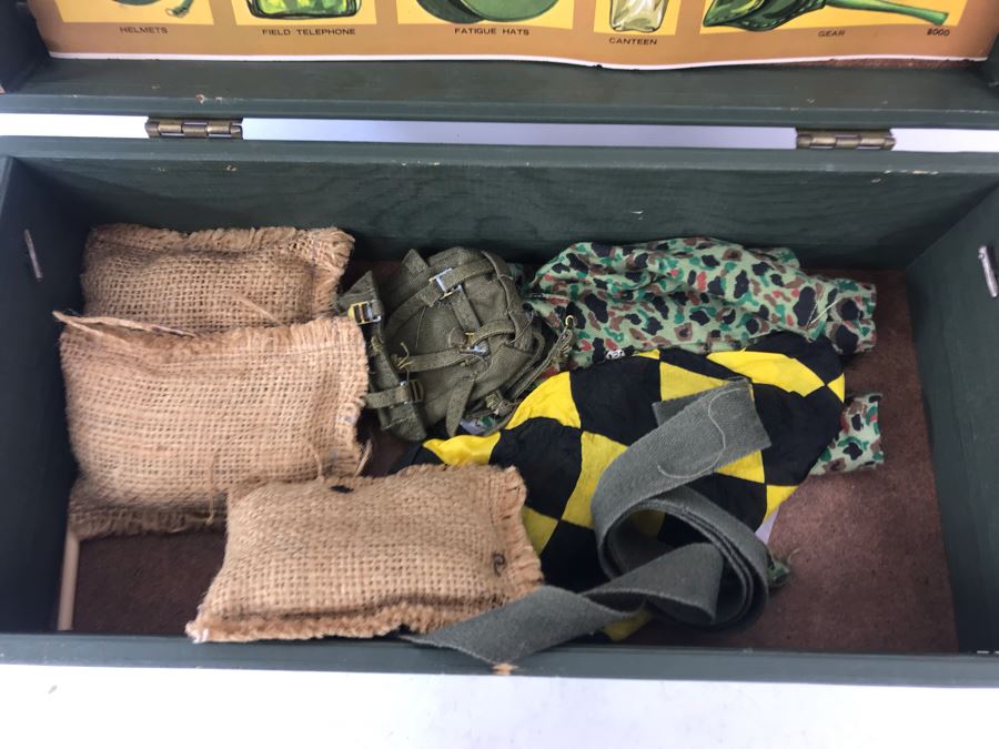 Vintage G.I. Joe Doll With Case, Accessories And Clothing [Photo 15]