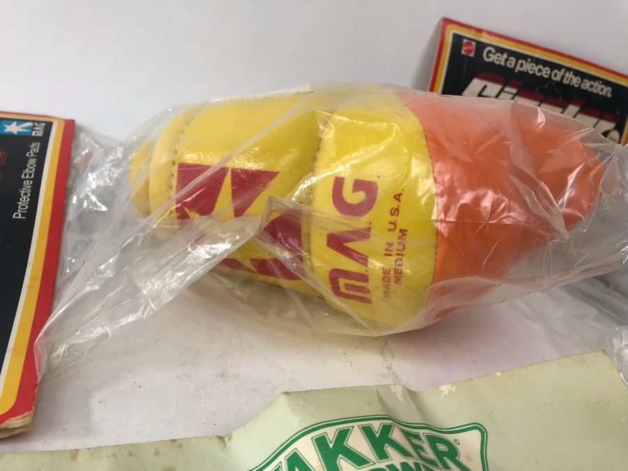 Various New Old Stock Mattel Sizzler Magnum Items Including Hardware, BMX Jerseys, Knee Pads And Gloves - See Photos [Photo 4]