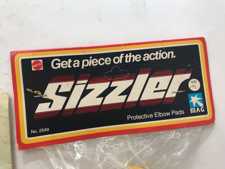 Various New Old Stock Mattel Sizzler Magnum Items Including Hardware, BMX Jerseys, Knee Pads And Gloves - See Photos [Photo 6]