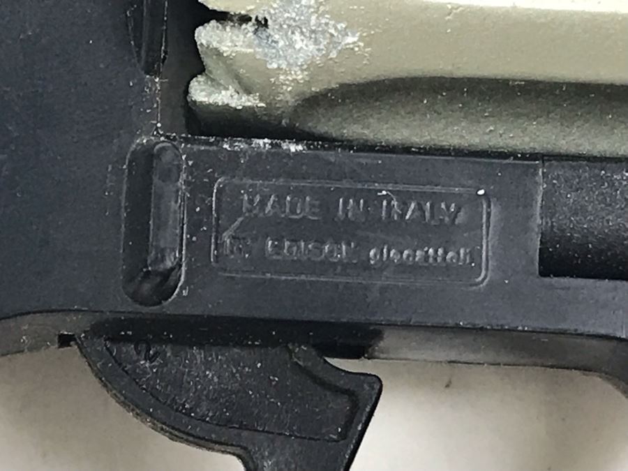 Pair Of Vintage Collectible Toy Cap Guns Made In Italy By Edison Giocattoli Mattel [Photo 10]