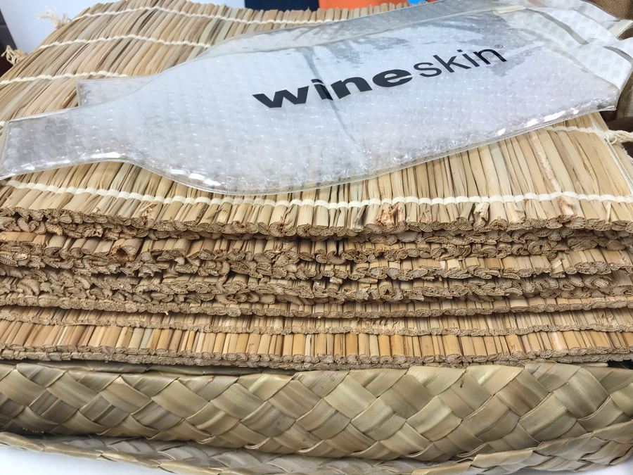 Various Placemats, Wooden Trays And Bags [Photo 5]