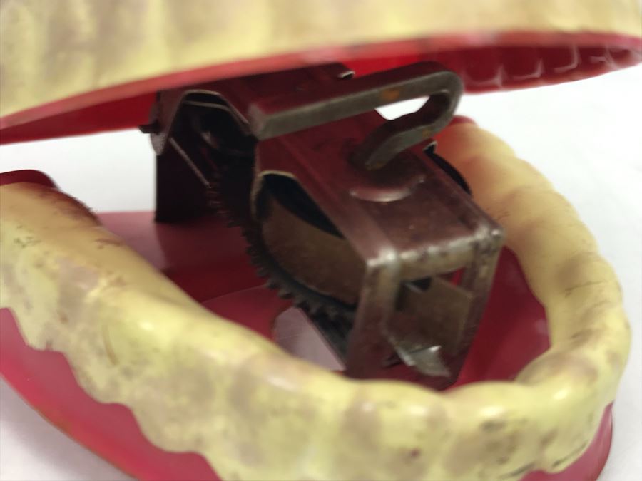 Vintage Mechanical Wind Up Chattering Teeth Works But Key Missing [Photo 7]
