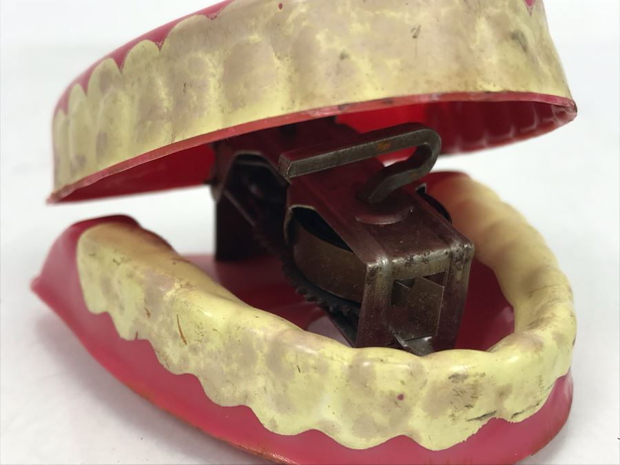 Vintage Mechanical Wind Up Chattering Teeth Works But Key Missing [Photo 8]