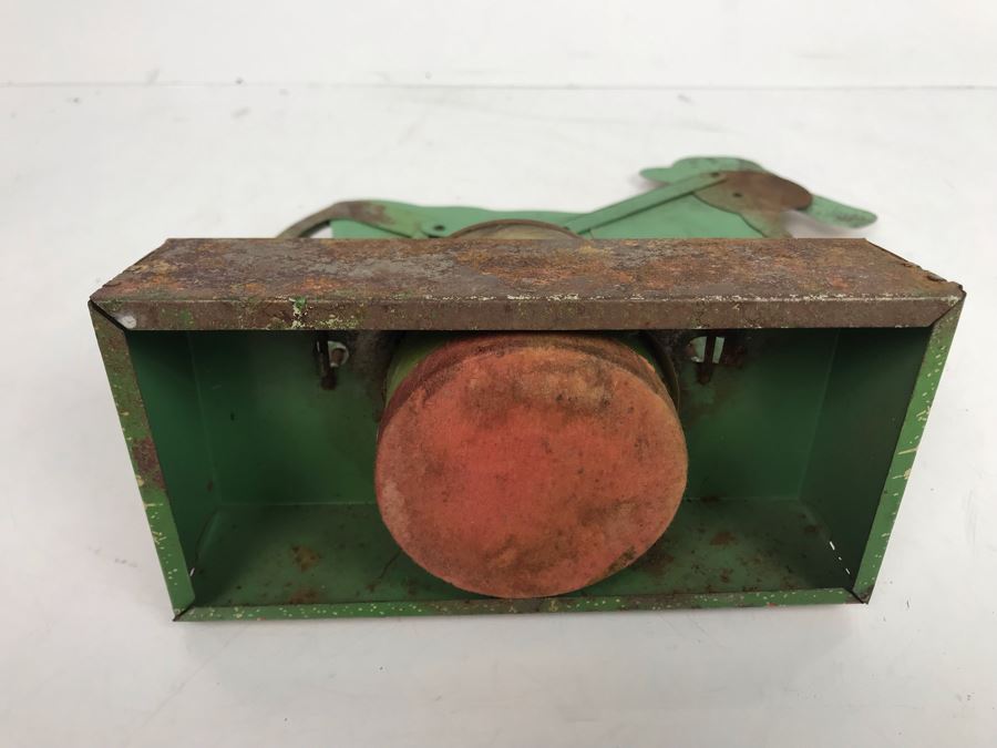 Vintage Metal Cow Pull Tail Toy Not Working [Photo 12]