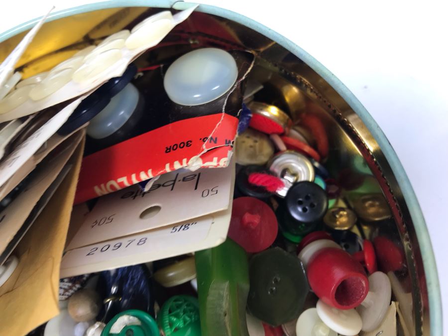 Pair Of Vintage Tins Filled With Vintage Sewing Supplies [Photo 10]