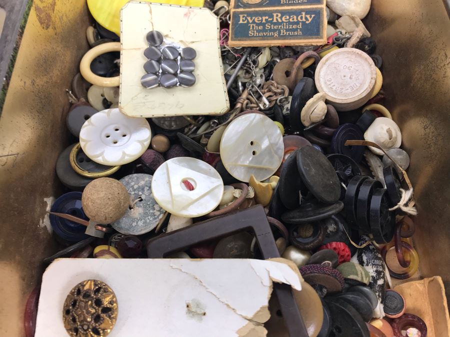 Pair Of Vintage Tins Filled With Vintage Sewing Supplies [Photo 4]