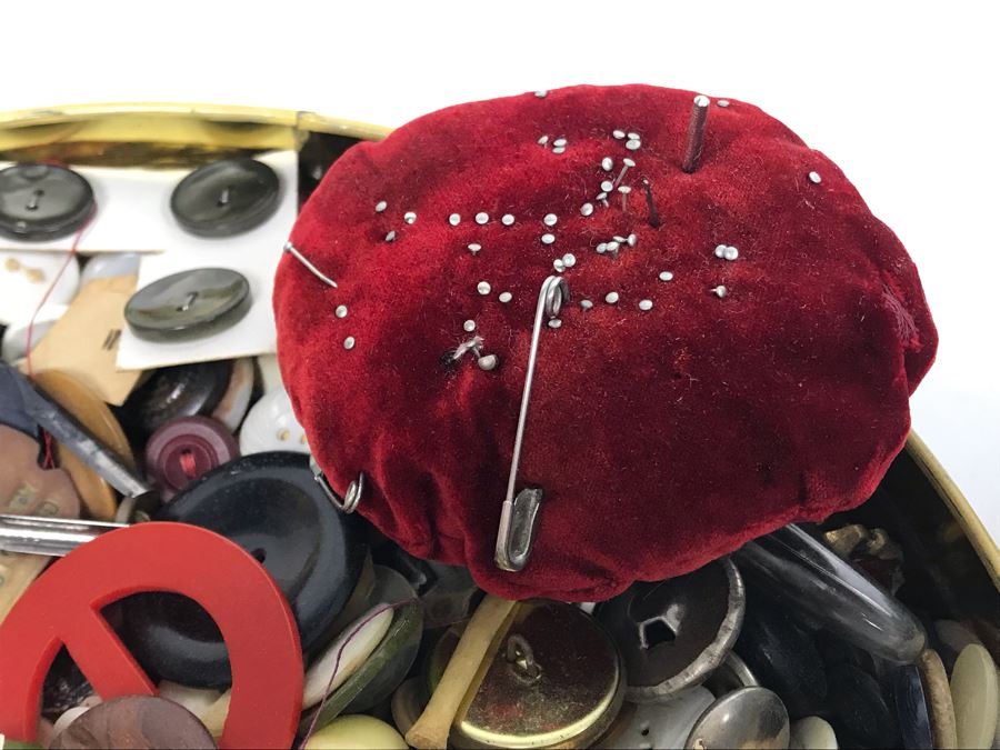 Pair Of Vintage Tins Filled With Vintage Sewing Supplies [Photo 25]