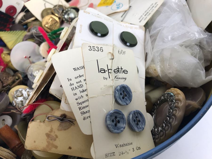 Pair Of Vintage Tins Filled With Vintage Sewing Supplies [Photo 14]