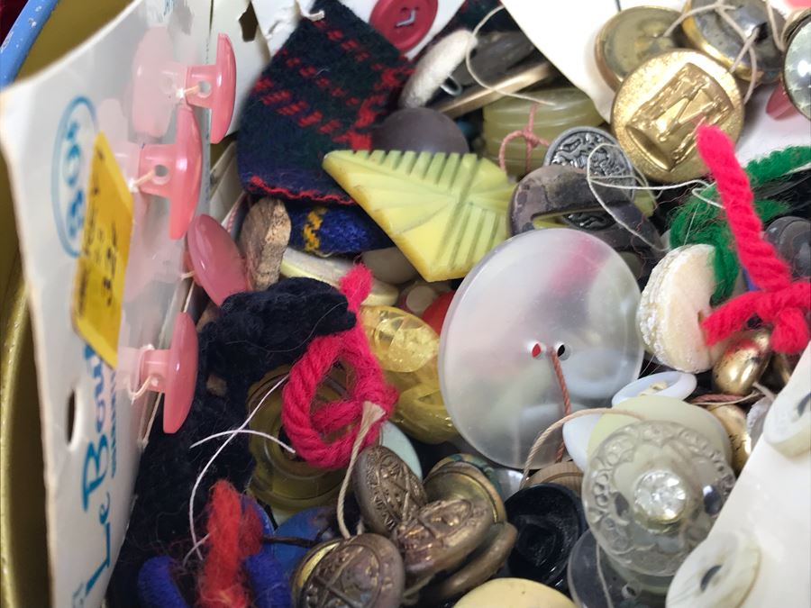 Pair Of Vintage Tins Filled With Vintage Sewing Supplies [Photo 16]