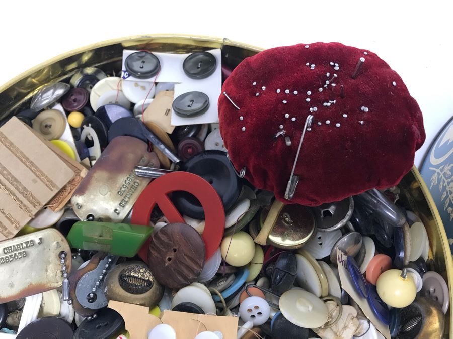 Pair Of Vintage Tins Filled With Vintage Sewing Supplies [Photo 7]