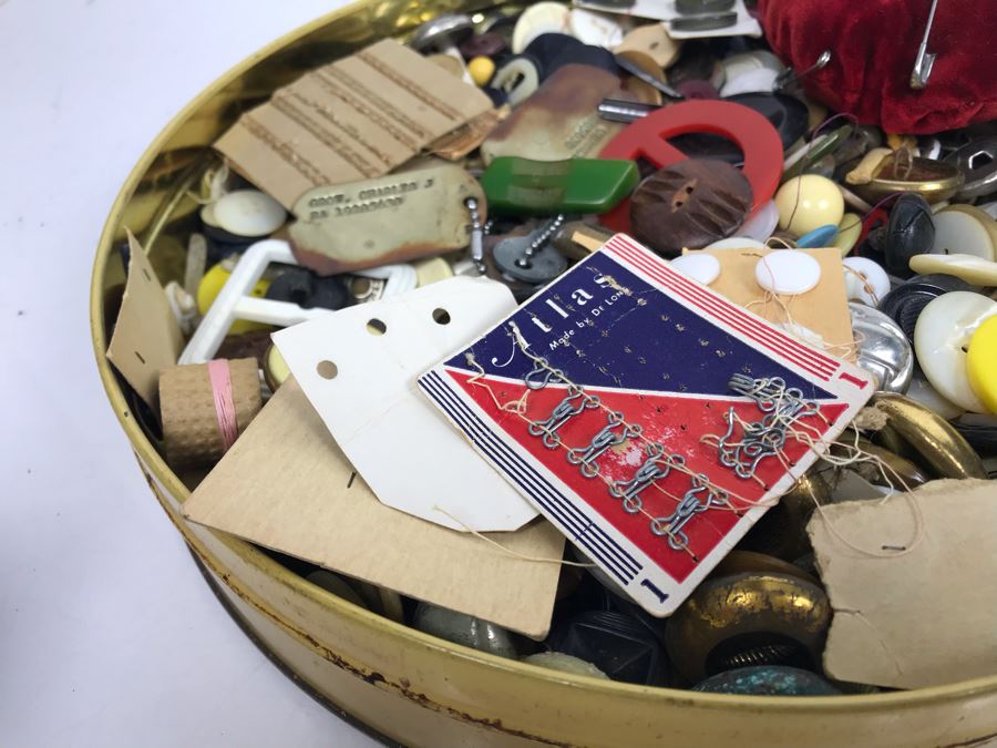 Pair Of Vintage Tins Filled With Vintage Sewing Supplies [Photo 9]