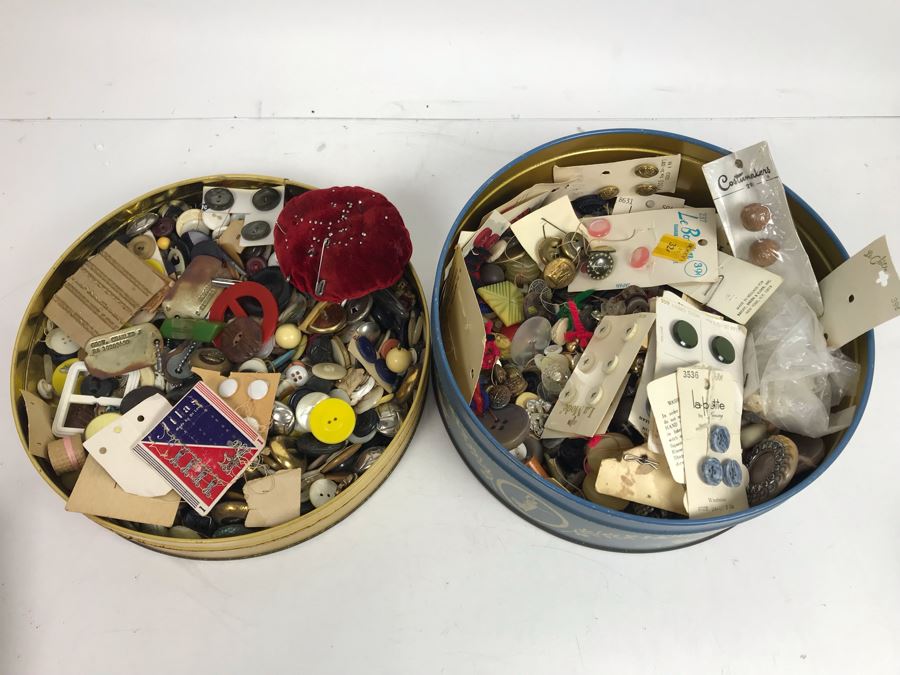 Pair Of Vintage Tins Filled With Vintage Sewing Supplies [Photo 4]