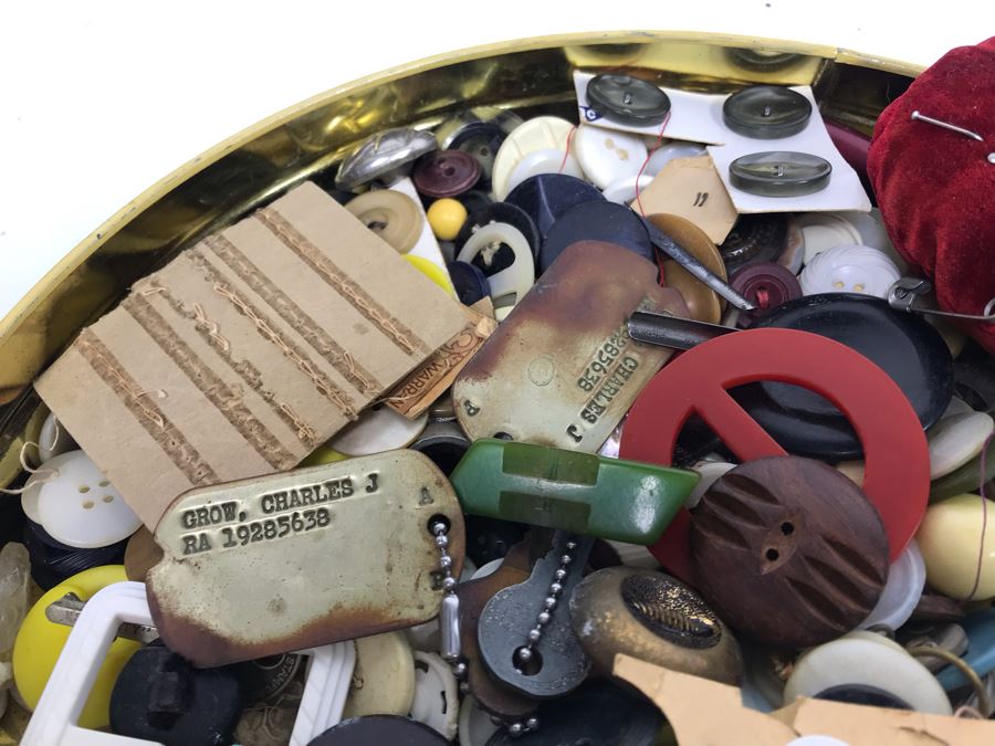 Pair Of Vintage Tins Filled With Vintage Sewing Supplies [Photo 6]