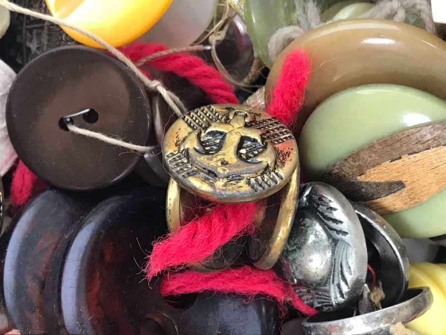 Pair Of Vintage Tins Filled With Vintage Sewing Supplies [Photo 22]