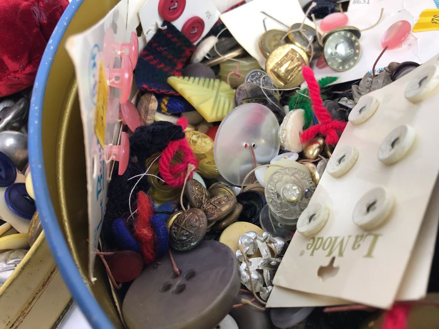 Pair Of Vintage Tins Filled With Vintage Sewing Supplies [Photo 15]