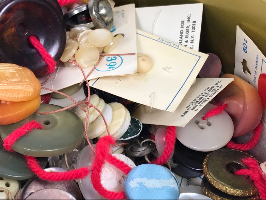 Pair Of Vintage Tins Filled With Vintage Sewing Supplies [Photo 24]