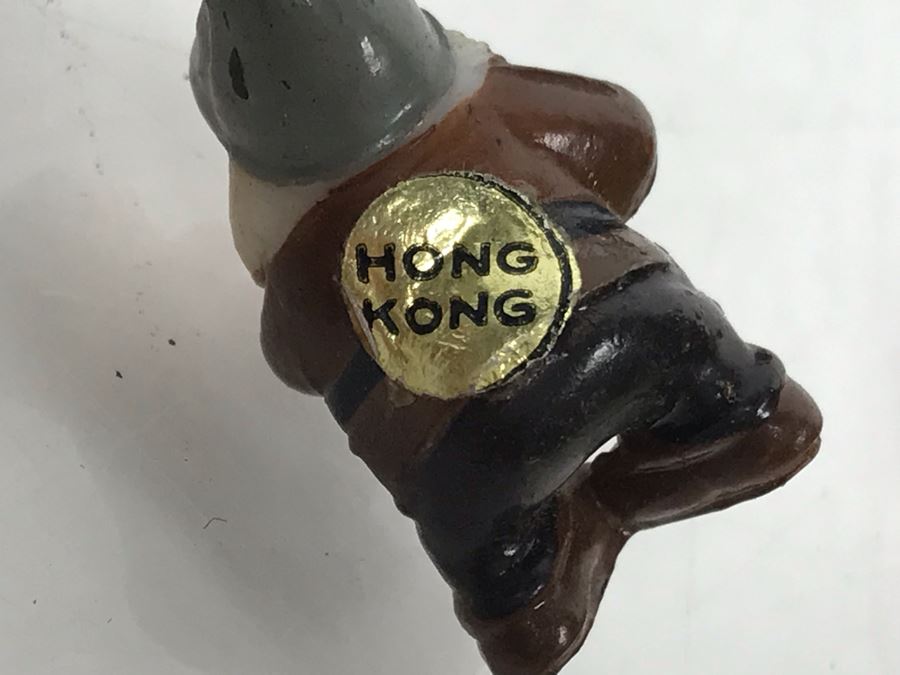 Collection Of Miniature Walt Disney Hong Kong Figurines Dumbo, Pluto, Minnie Mouse, Dwarves [Photo 8]