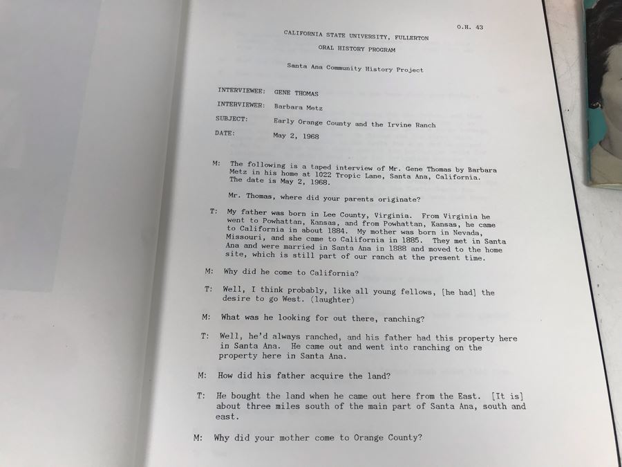 Vintage Bell & Howell Director Series 8MM Magazine Movie Camera With Box Model 424-424P And Gene Thomas Inverview Book From The Community History Project Of Santa Ana [Photo 17]