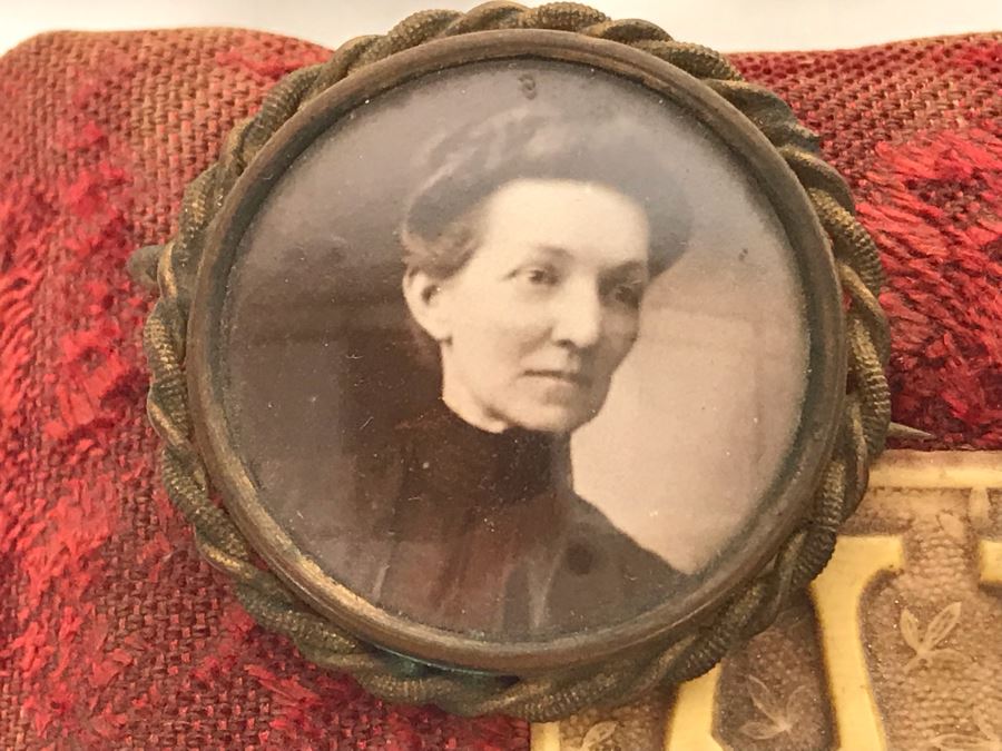 Antique 1800's Signature Album With Personalized Signatures Plus Antique Brooch Pin And Photographs Including Old Metal Photo [Photo 4]