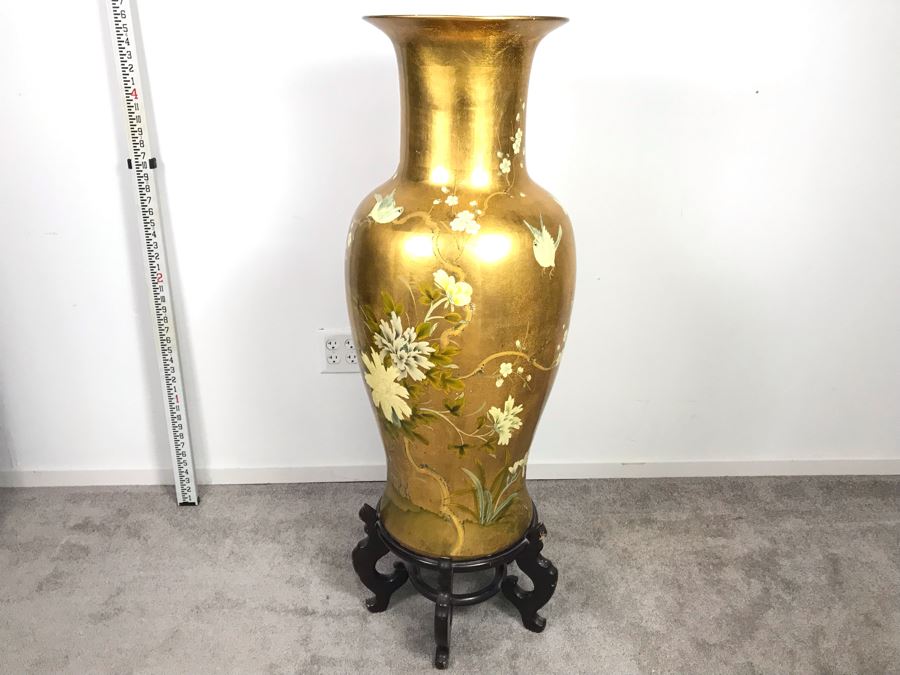 Large Chinese Vase Decorated With Birds And Flowers And Wooden