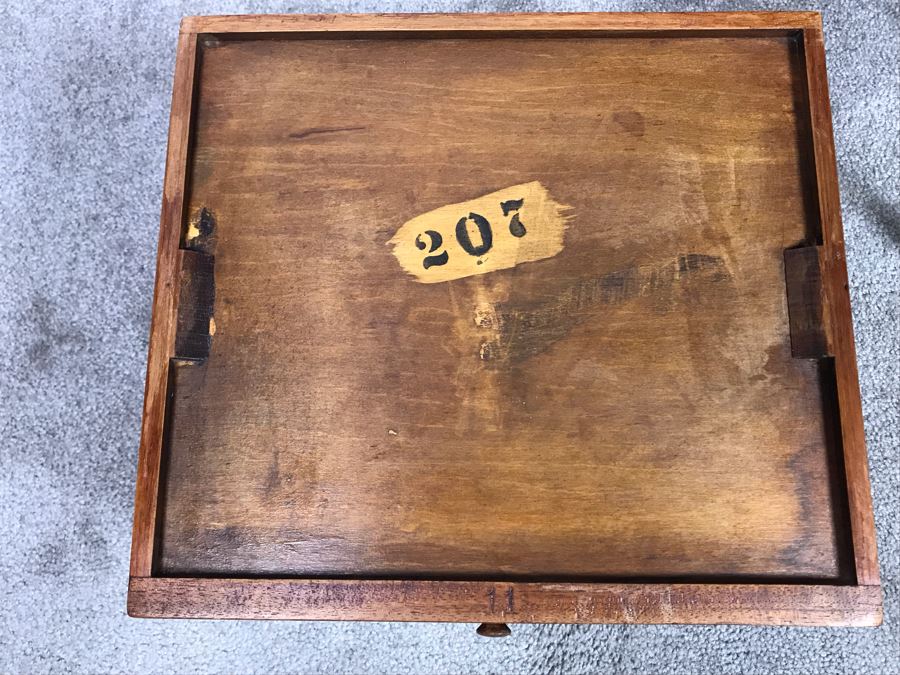Stunning Antique Hekman Furniture Co Sewing Cabinet Grand Rapids Mi - Note Hinges On Top Side Doors Are Not Attached 30'W X 14'D X 29'H [Photo 12]