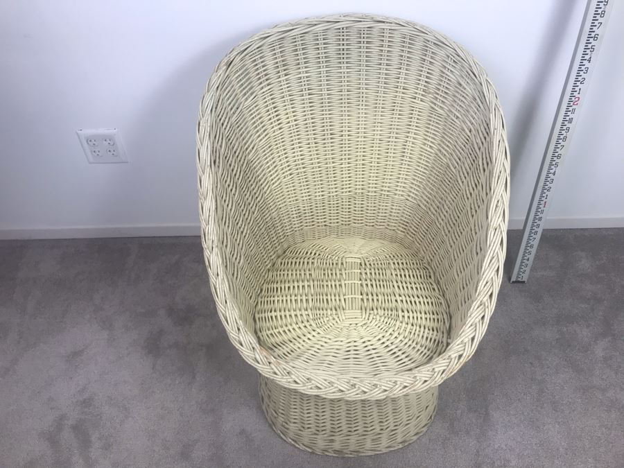 Vintage Wicker Chair [Photo 4]