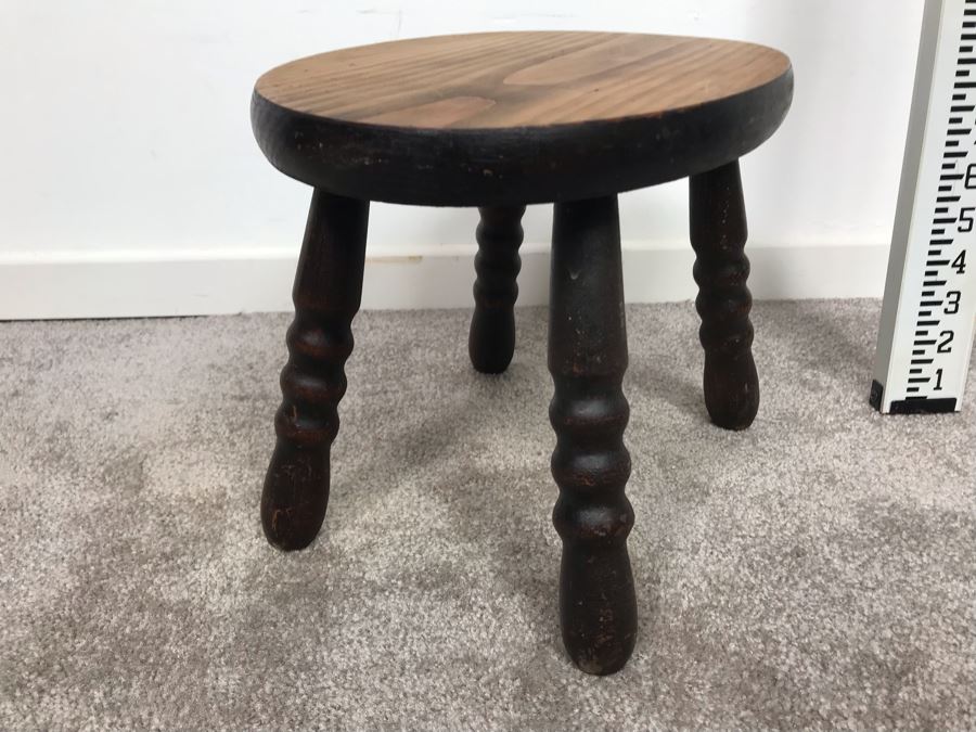 Vintage Wooden Milking Stool [Photo 4]