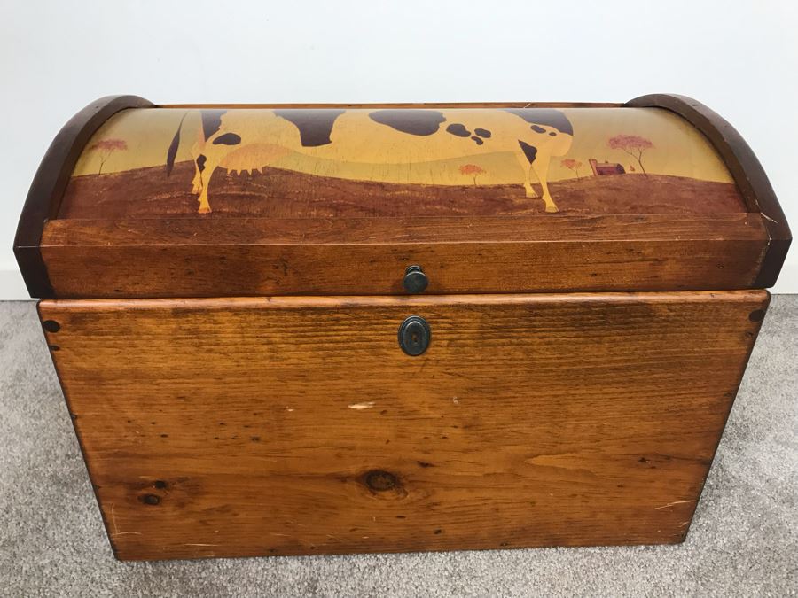 Cow Cedar Trunk By 2-Day Designs With Cow Figurine Retails $267 20'W X 14'D X 14'H [Photo 1]