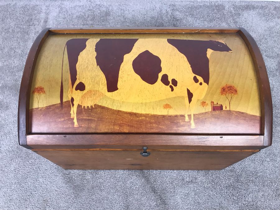 Cow Cedar Trunk By 2-Day Designs With Cow Figurine Retails $267 20'W X 14'D X 14'H [Photo 4]
