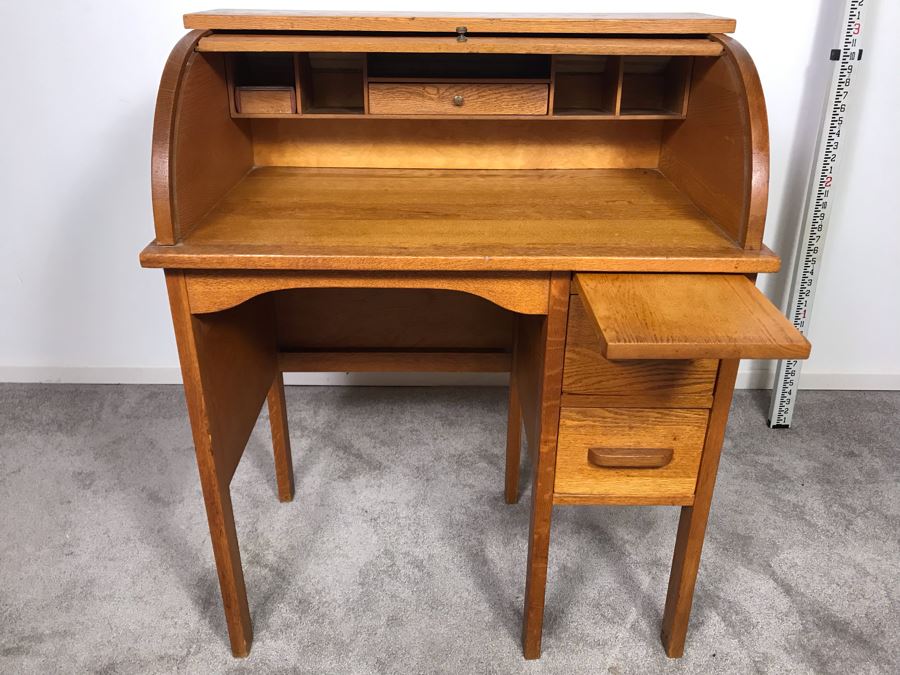 Vintage Small Oak Roll Top Desk 30'W X 18'D X 37'H [Photo 5]