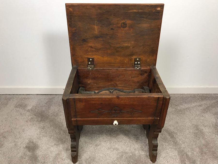 Antique Eastlake Shoe Shine Box [Photo 4]