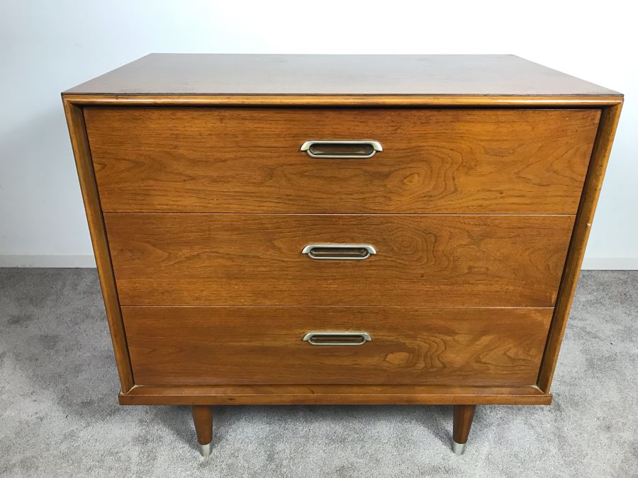 Mid-Century Modern 1962 3-Drawer Chest Of Drawers Dresser By B.P. John Furniture Corp [Photo 3]
