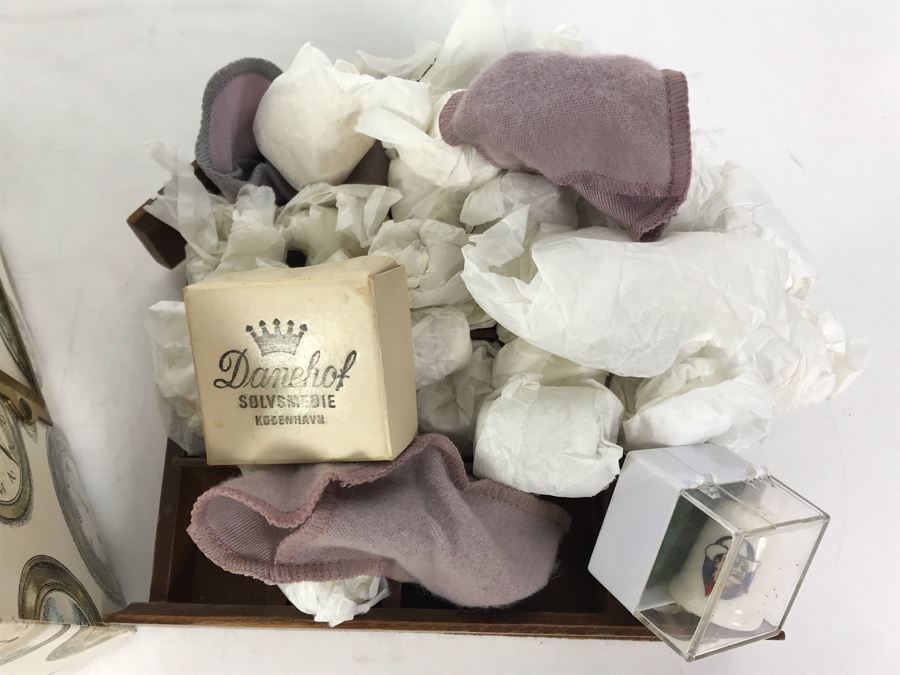 Large Collection Of Thimbles - Some Sterling Silver - See Photos For Sampling [Photo 9]