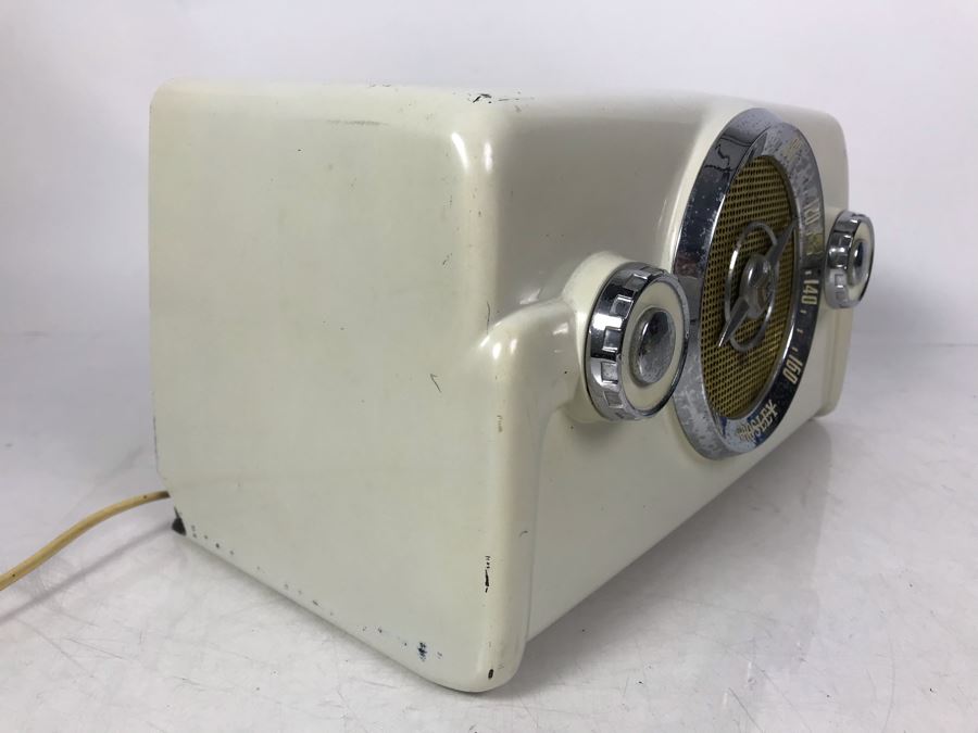 Working Vintage Crosley Tube Radio Model 10-135 [Photo 7]