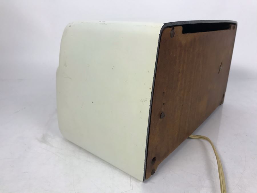 Working Vintage Crosley Tube Radio Model 10-135 [Photo 10]