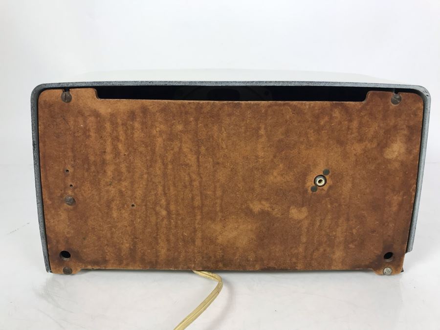 Working Vintage Crosley Tube Radio Model 10-135 [Photo 9]