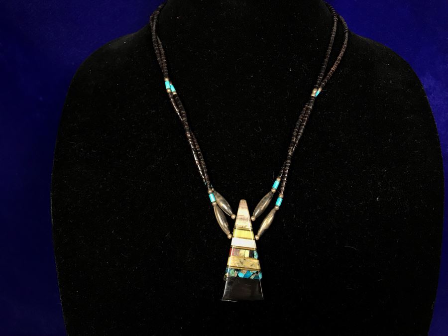 Inlaid Stone Pendant Necklace [Photo 3]